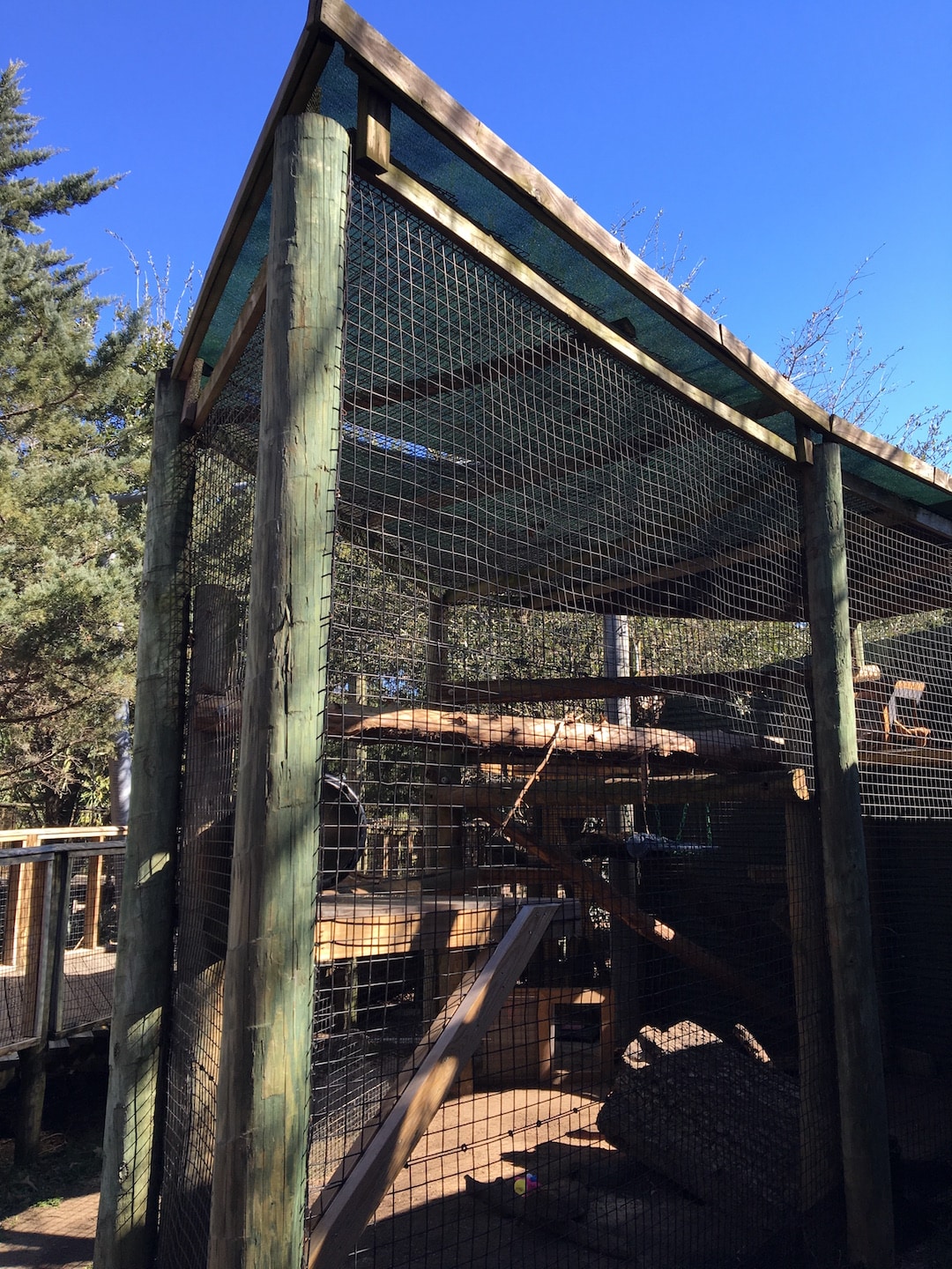 houston zoo wire mesh cage