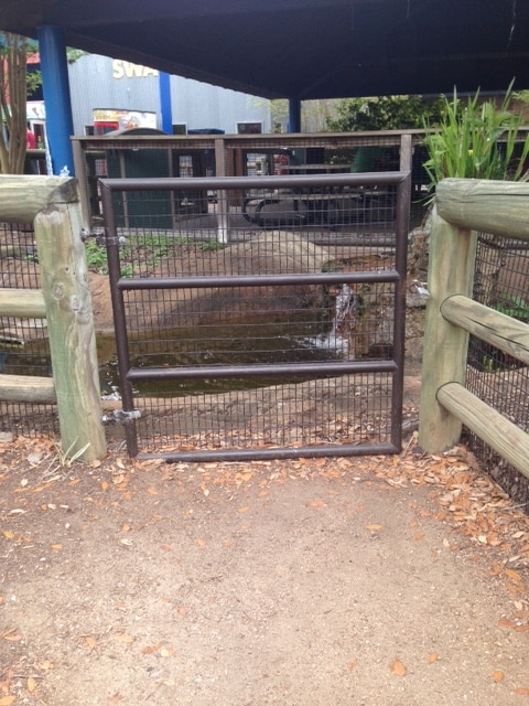 houston zoo steel gate